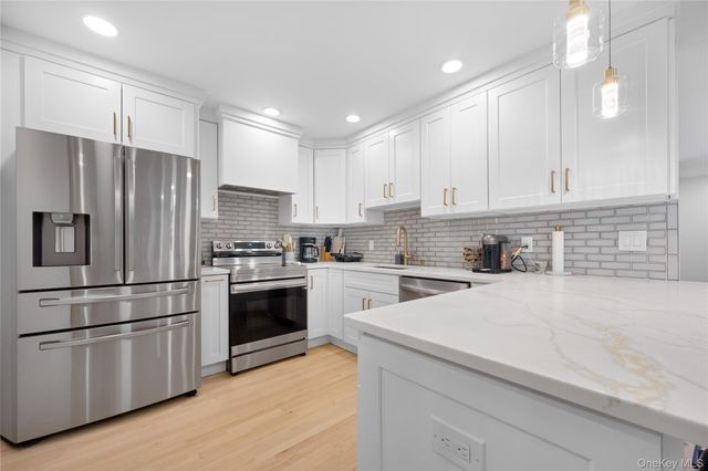 7 Tyrconnell Avenue, Massapequa, NY 11762