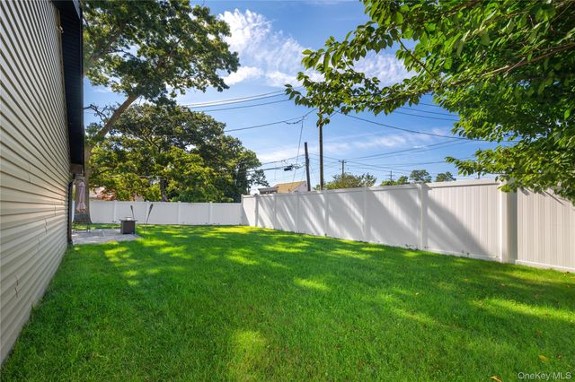 7 Tyrconnell Avenue, Massapequa, NY 11762