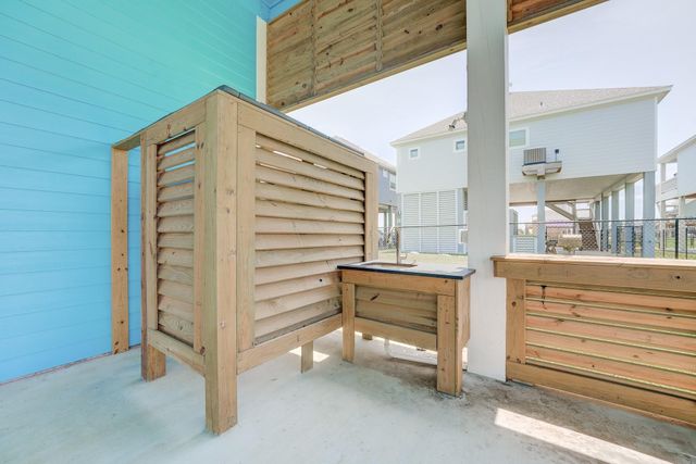 847 Beaumont Drive, Port Bolivar, TX 77650