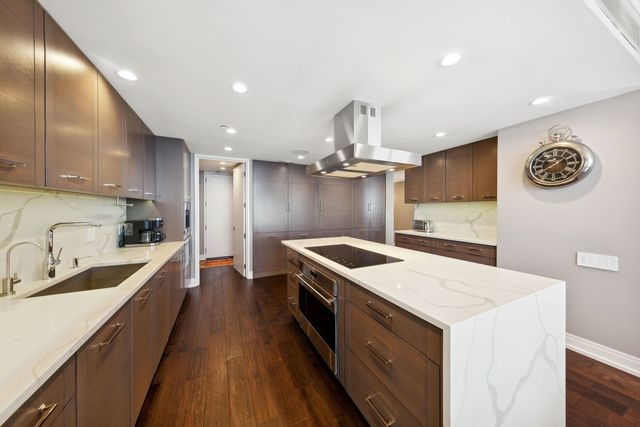 180 E Pearson Street 7203, Chicago, IL 60611