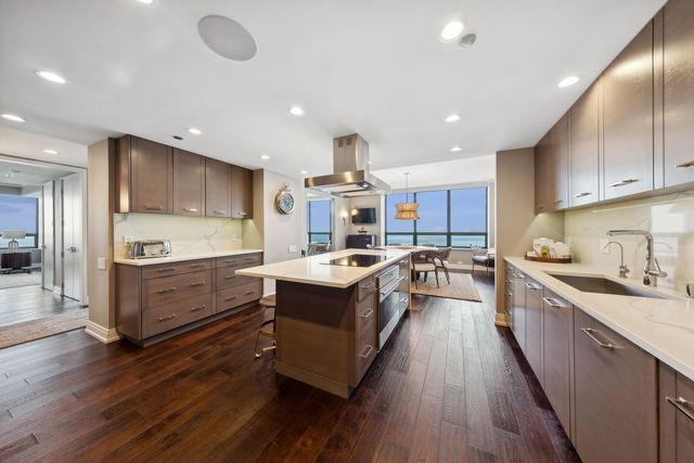 180 E Pearson Street 7203, Chicago, IL 60611