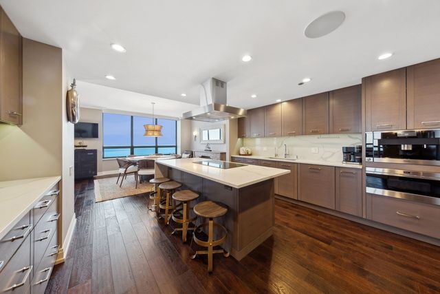 180 E Pearson Street 7203, Chicago, IL 60611