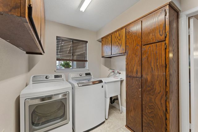 2526 Los Feliz Way, Carmichael, CA 95608