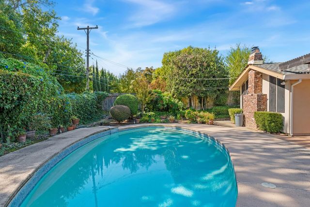 2526 Los Feliz Way, Carmichael, CA 95608