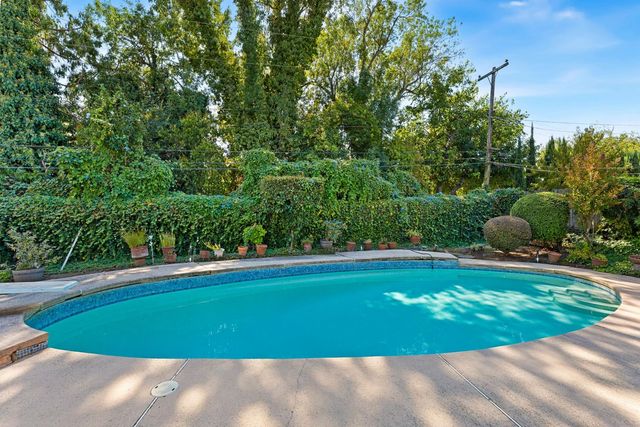 2526 Los Feliz Way, Carmichael, CA 95608