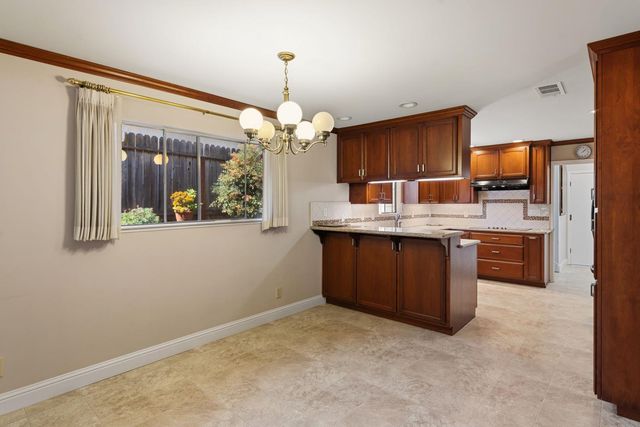 2526 Los Feliz Way, Carmichael, CA 95608
