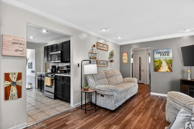 8062 Campbell Street, Taylor, MI 48180