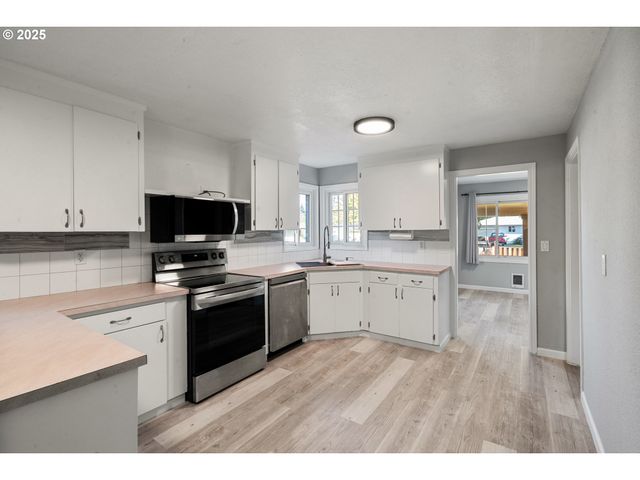 2409 32ND Ave, Salem, OR 97301