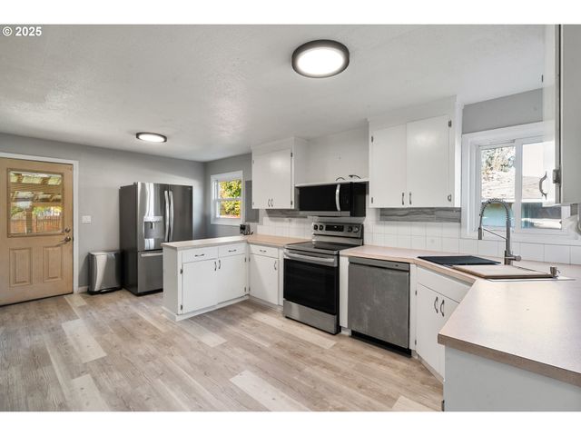 2409 32ND Ave, Salem, OR 97301