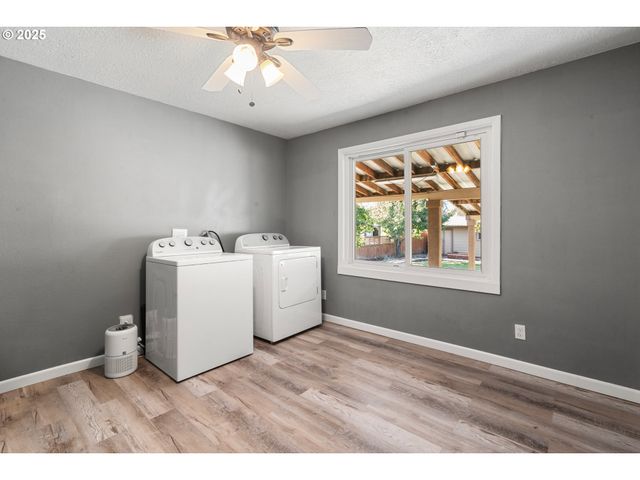 2409 32ND Ave, Salem, OR 97301