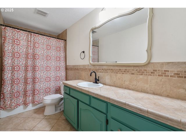 2409 32ND Ave, Salem, OR 97301