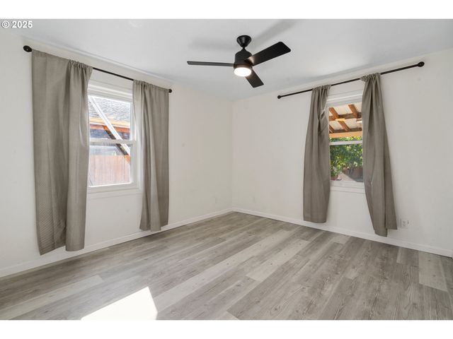 2409 32ND Ave, Salem, OR 97301