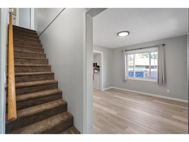 2409 32ND Ave, Salem, OR 97301