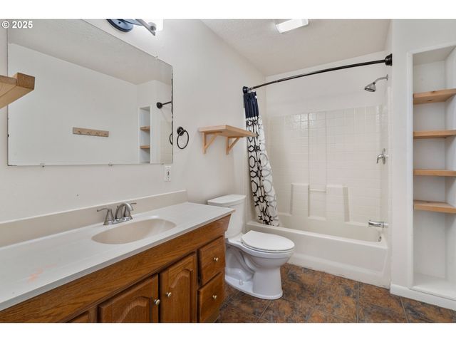 2409 32ND Ave, Salem, OR 97301