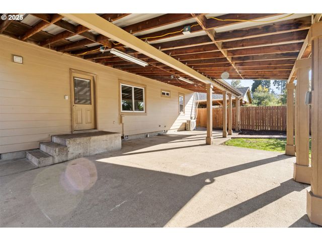 2409 32ND Ave, Salem, OR 97301