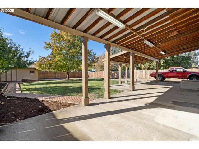 2409 32ND Ave, Salem, OR 97301