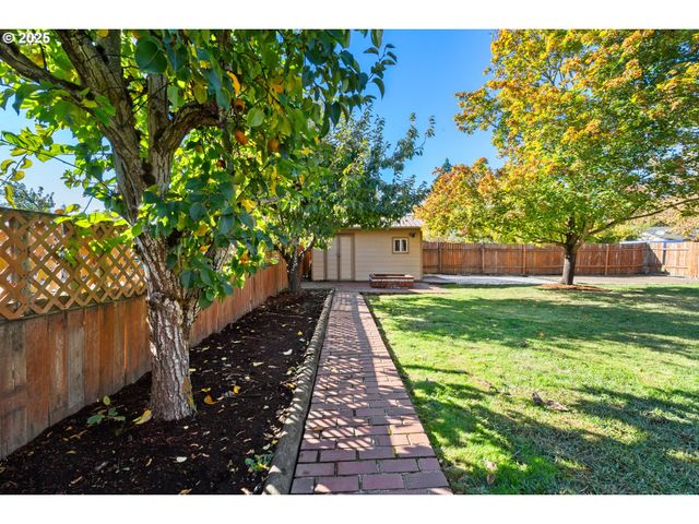 2409 32ND Ave, Salem, OR 97301