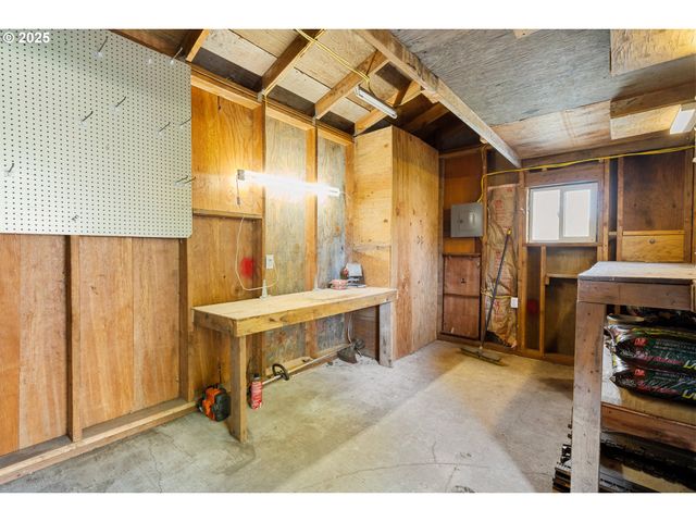 2409 32ND Ave, Salem, OR 97301