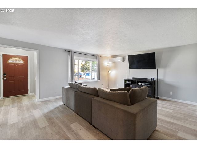 2409 32ND Ave, Salem, OR 97301