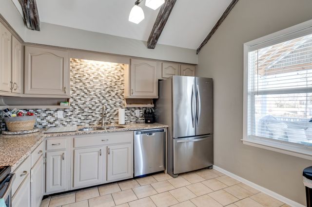 625 Netherlands Dr, Hermitage, TN 37076