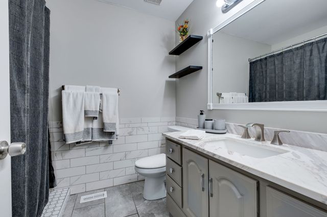 625 Netherlands Dr, Hermitage, TN 37076