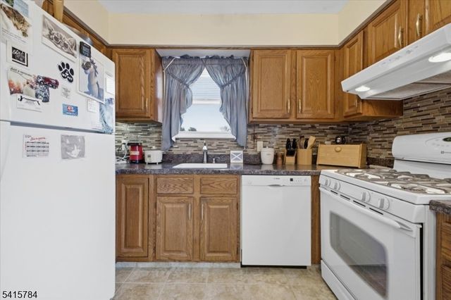 262 Spruce Ct, Raritan Twp., NJ 08822