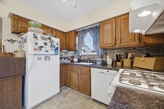 262 Spruce Ct, Raritan Twp., NJ 08822