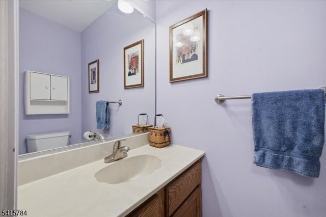 262 Spruce Ct, Raritan Twp., NJ 08822