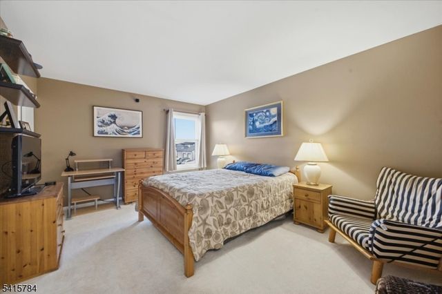 262 Spruce Ct, Raritan Twp., NJ 08822