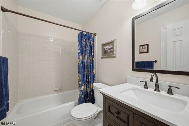 262 Spruce Ct, Raritan Twp., NJ 08822