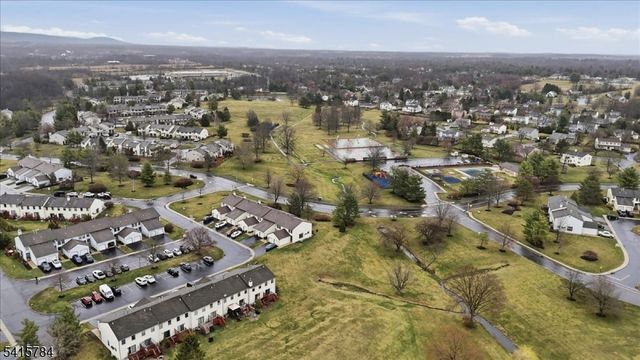 262 Spruce Ct, Raritan Twp., NJ 08822