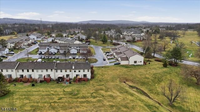 262 Spruce Ct, Raritan Twp., NJ 08822