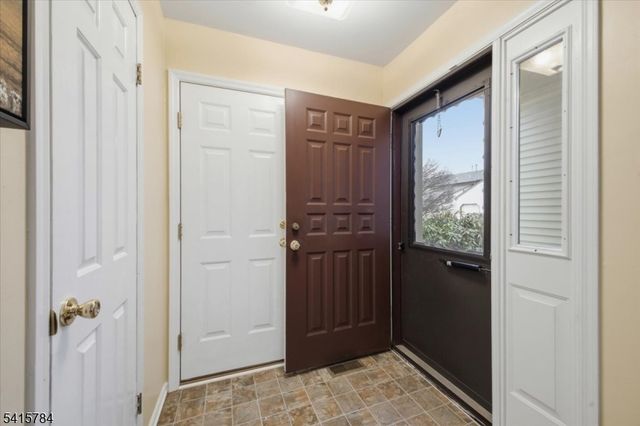 262 Spruce Ct, Raritan Twp., NJ 08822