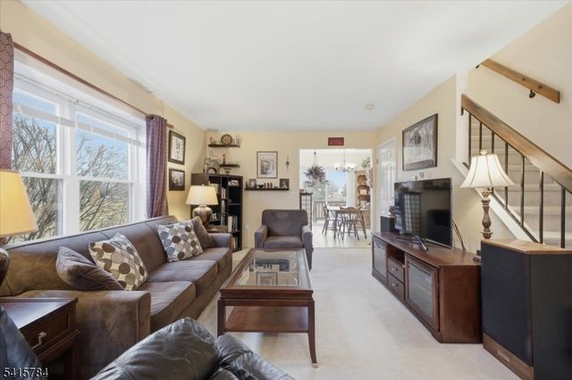 262 Spruce Ct, Raritan Twp., NJ 08822