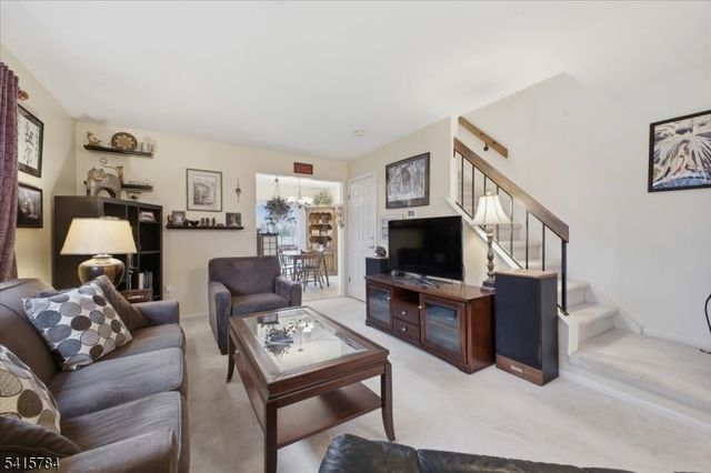 262 Spruce Ct, Raritan Twp., NJ 08822