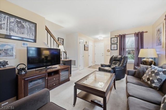 262 Spruce Ct, Raritan Twp., NJ 08822