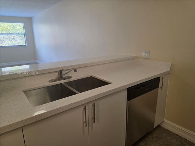 8100 Geneva Ct 432, Doral, FL 33166