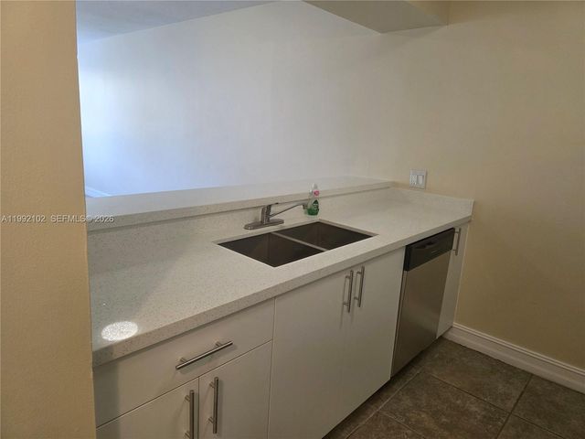 8100 Geneva Ct 432, Doral, FL 33166