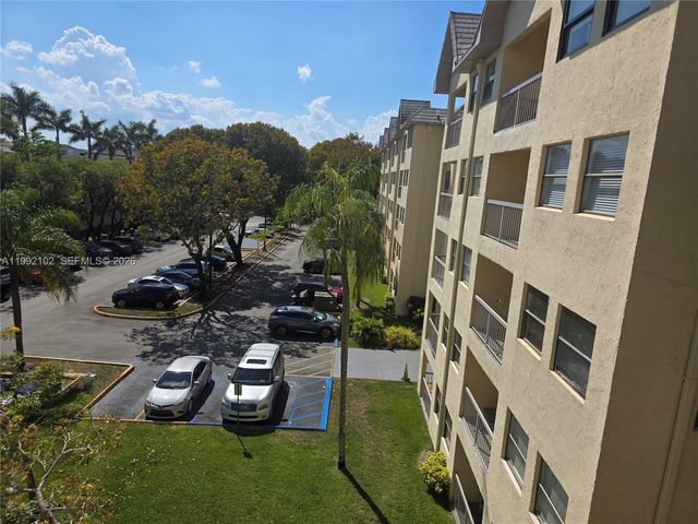 8100 Geneva Ct 432, Doral, FL 33166