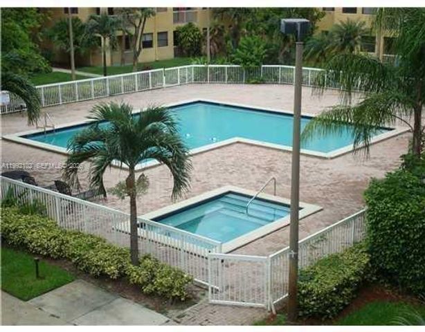 8100 Geneva Ct 432, Doral, FL 33166