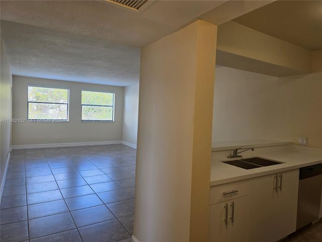 8100 Geneva Ct 432, Doral, FL 33166