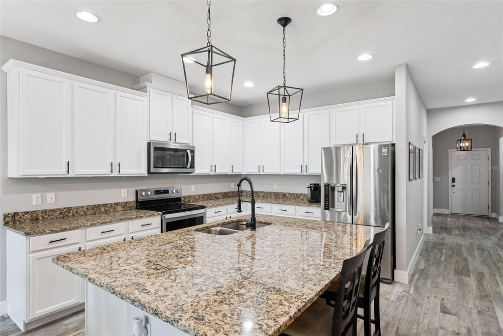 Image 6 of property listing at 9979 ARMANDO CIRCLE, Orlando, FL 32825