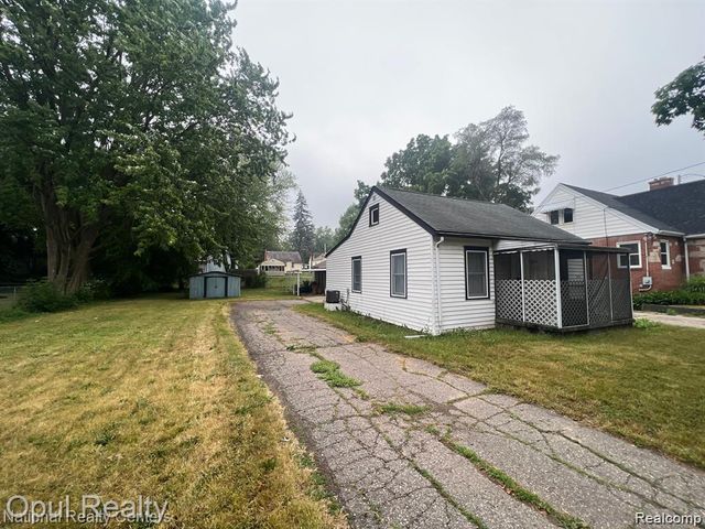 522 E Cavanaugh Road, Lansing, MI 48910