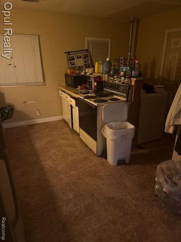 522 E Cavanaugh Road, Lansing, MI 48910