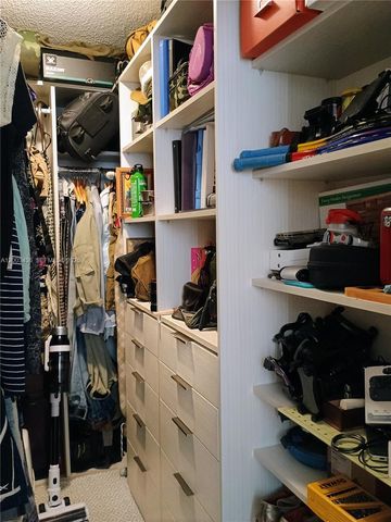 437 Golden Isles Dr 4J, Hallandale Beach, FL 33009