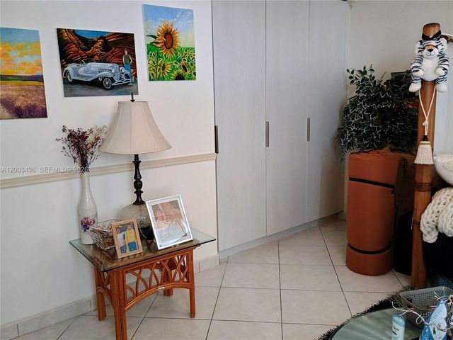 437 Golden Isles Dr 4J, Hallandale Beach, FL 33009