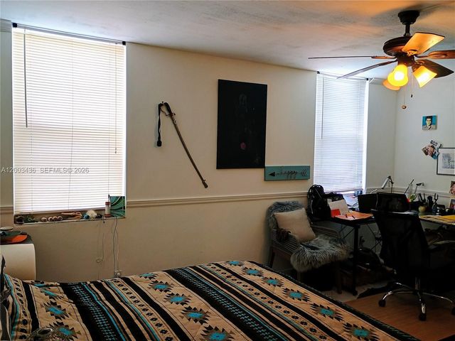 437 Golden Isles Dr 4J, Hallandale Beach, FL 33009