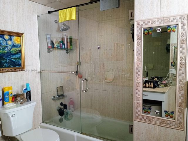 437 Golden Isles Dr 4J, Hallandale Beach, FL 33009