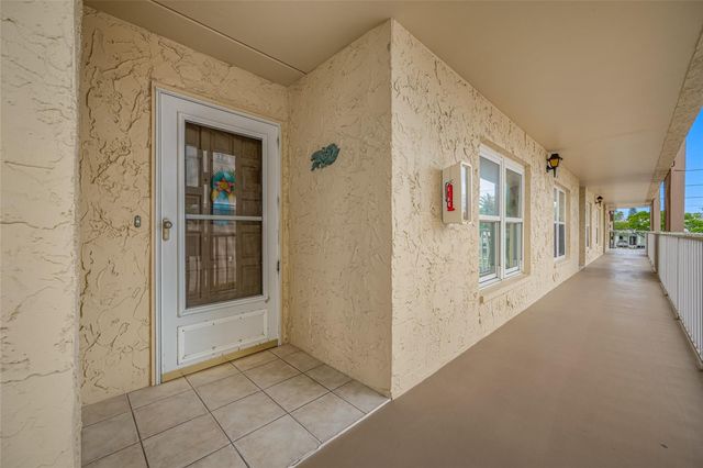 121 ISLAND WAY 323, Clearwater Beach, FL 33767