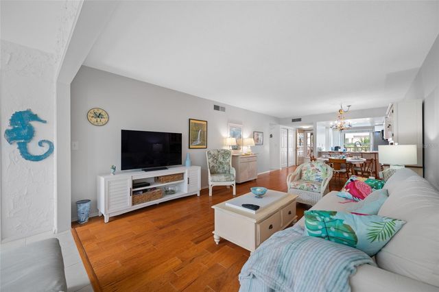 121 ISLAND WAY 323, Clearwater Beach, FL 33767